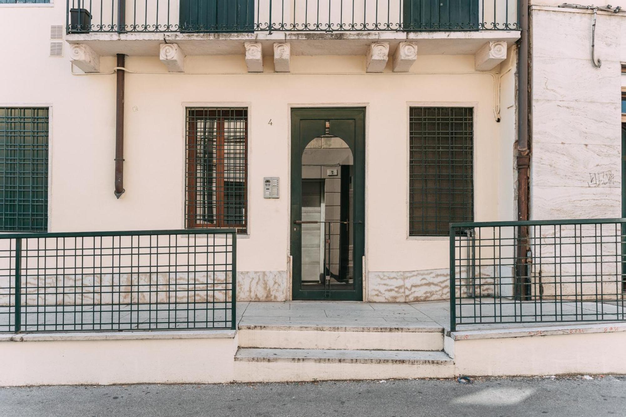Palladio Apartment - Vista Fiume, In Centro Con Garage วิเชนซา ภายนอก รูปภาพ